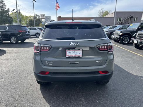 Used 2023 Jeep Compass Latitude w/ Sun and Sound Group AWD/4WD image 6
