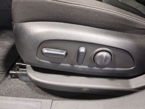 Used 2023 GMC Acadia SLE w/ Driver Convenience Package image 21