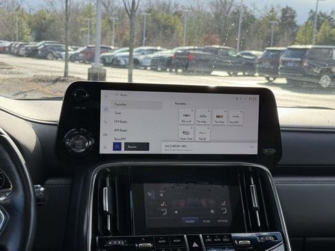 Used 2023 Lexus LX 600 4WD w/ Luxury Package image 10