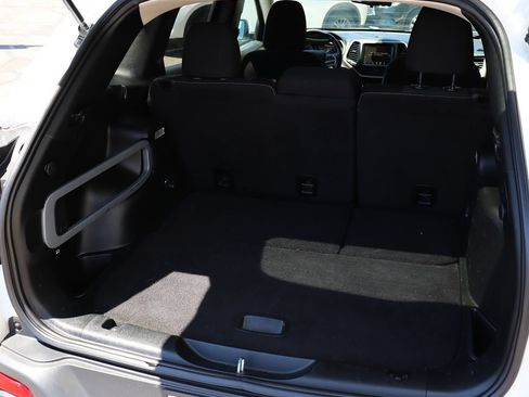 Used 2017 Jeep Cherokee Latitude FWD image 24