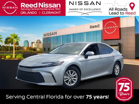 Used 2025 Toyota Camry LE image 1