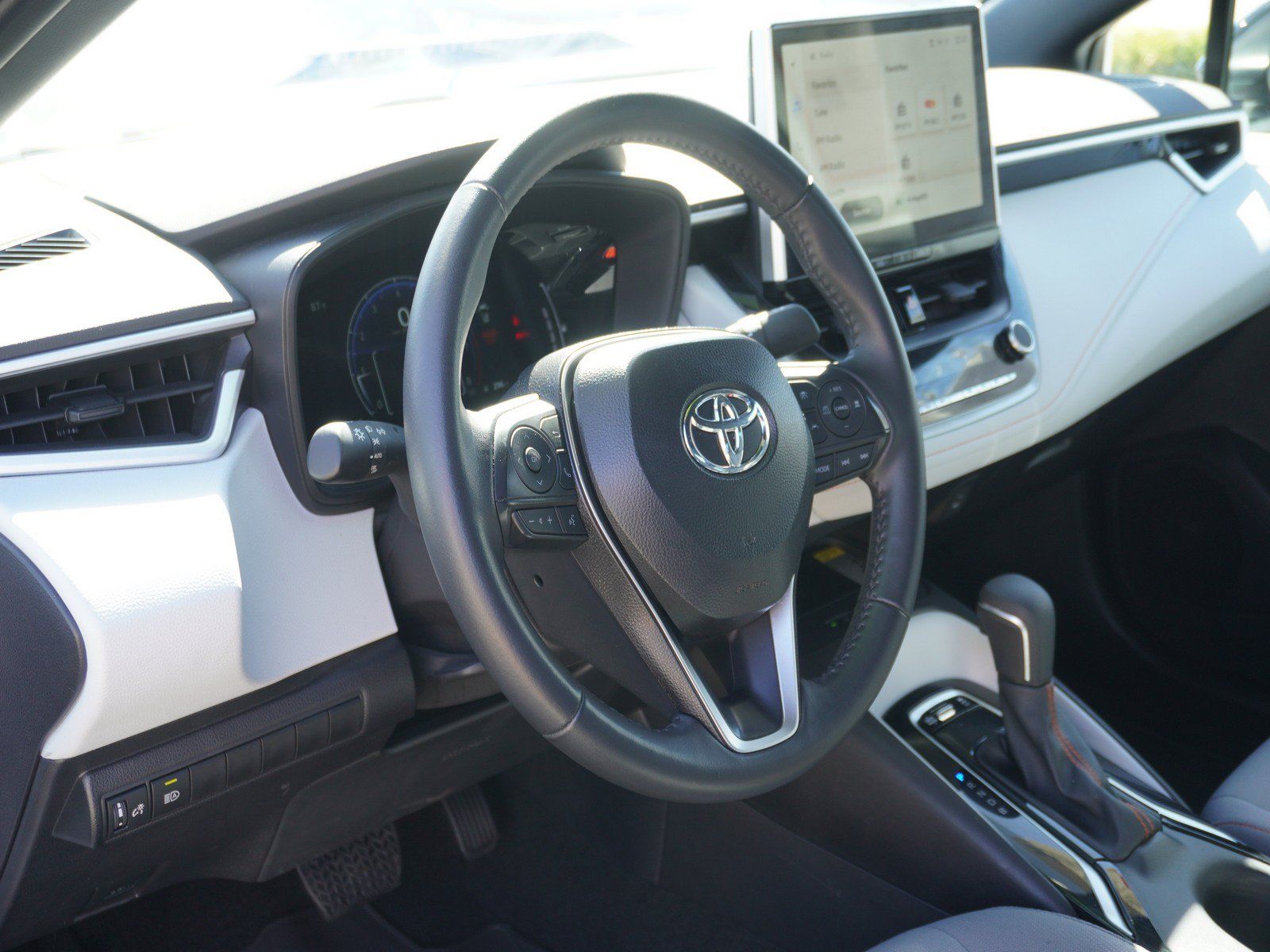 Used 2025 Toyota Corolla FX w/ Convenience Package FWD image 17