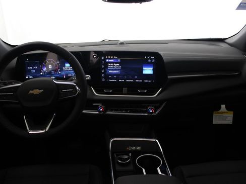 New 2026 Chevrolet Equinox LT w/ Convenience Package II FWD image 18