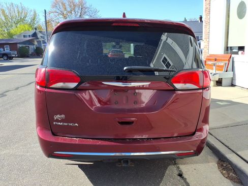 Used 2020 Chrysler Pacifica Touring-L Plus FWD image 7