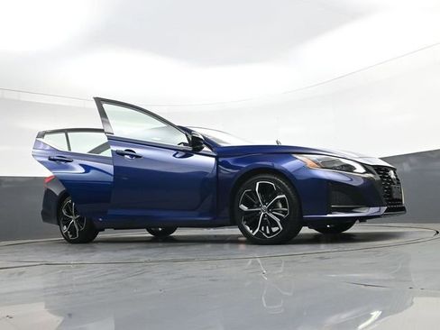 Used 2024 Nissan Altima 2.5 SR FWD image 44