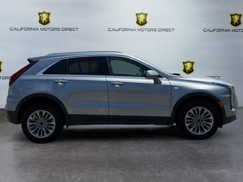 Used 2025 Cadillac XT4 Premium Luxury FWD image 6