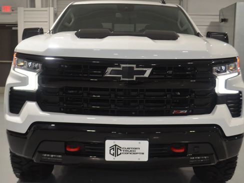 Used 2023 Chevrolet Silverado 1500 LT Trail Boss w/ Convenience Package II image 2