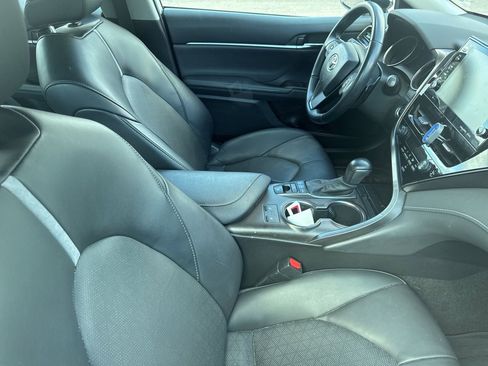Used 2022 Toyota Camry XSE image 5
