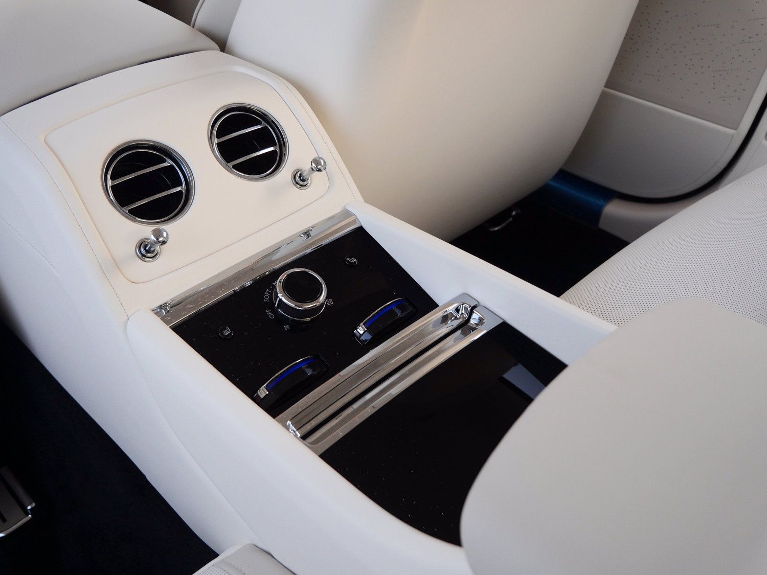 Certified 2025 Rolls-Royce Spectre w/ Spectre Launch Package AWD/4WD image 25