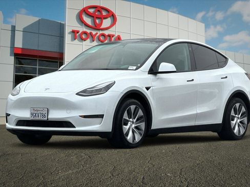 Used 2023 Tesla Model Y Long Range image 7