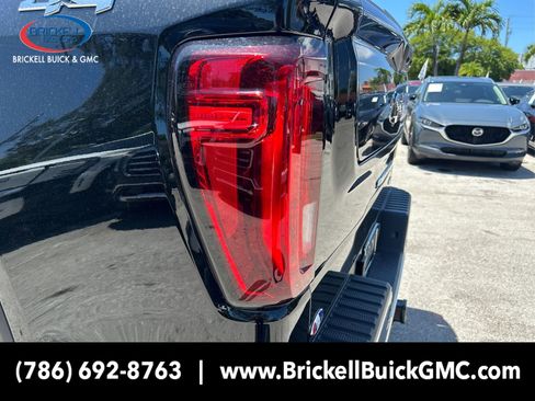 New 2025 GMC Sierra 1500 SLT w/ SLT Convenience Package image 14