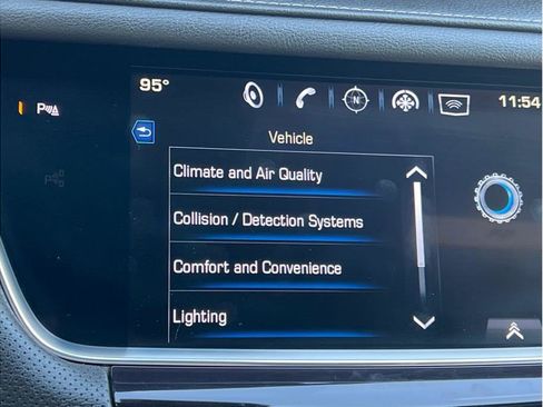 Used 2018 Cadillac XT5 Luxury w/ Driver Awareness Package image 28