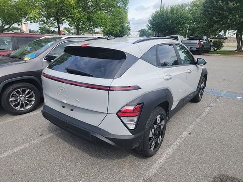 Used 2025 Hyundai Kona SEL FWD image 3