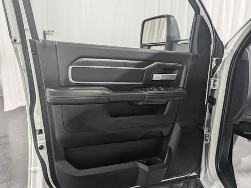 Used 2024 RAM 2500 Big Horn w/ Sport Appearance Package image 11