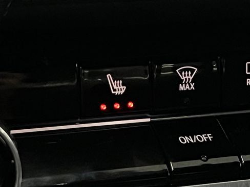 Used 2025 Chevrolet Equinox LT FWD image 19