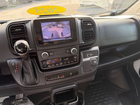 Used 2025 RAM ProMaster 2500 w/ Convenience Group FWD image 9