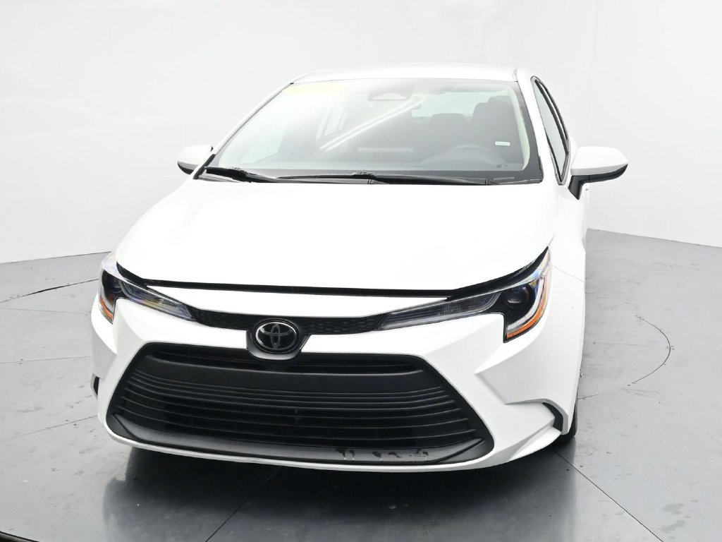 Used 2024 Toyota Corolla LE FWD image 3