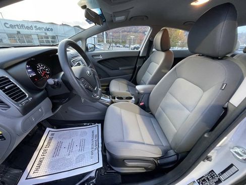 Used 2017 Kia Forte LX image 19