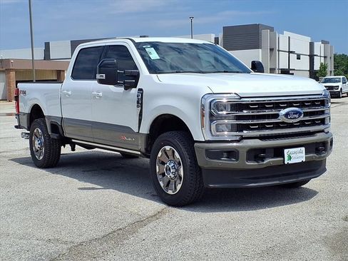 New 2026 Ford F350 King Ranch w/ FX4 Off-Road Package AWD/4WD image 3