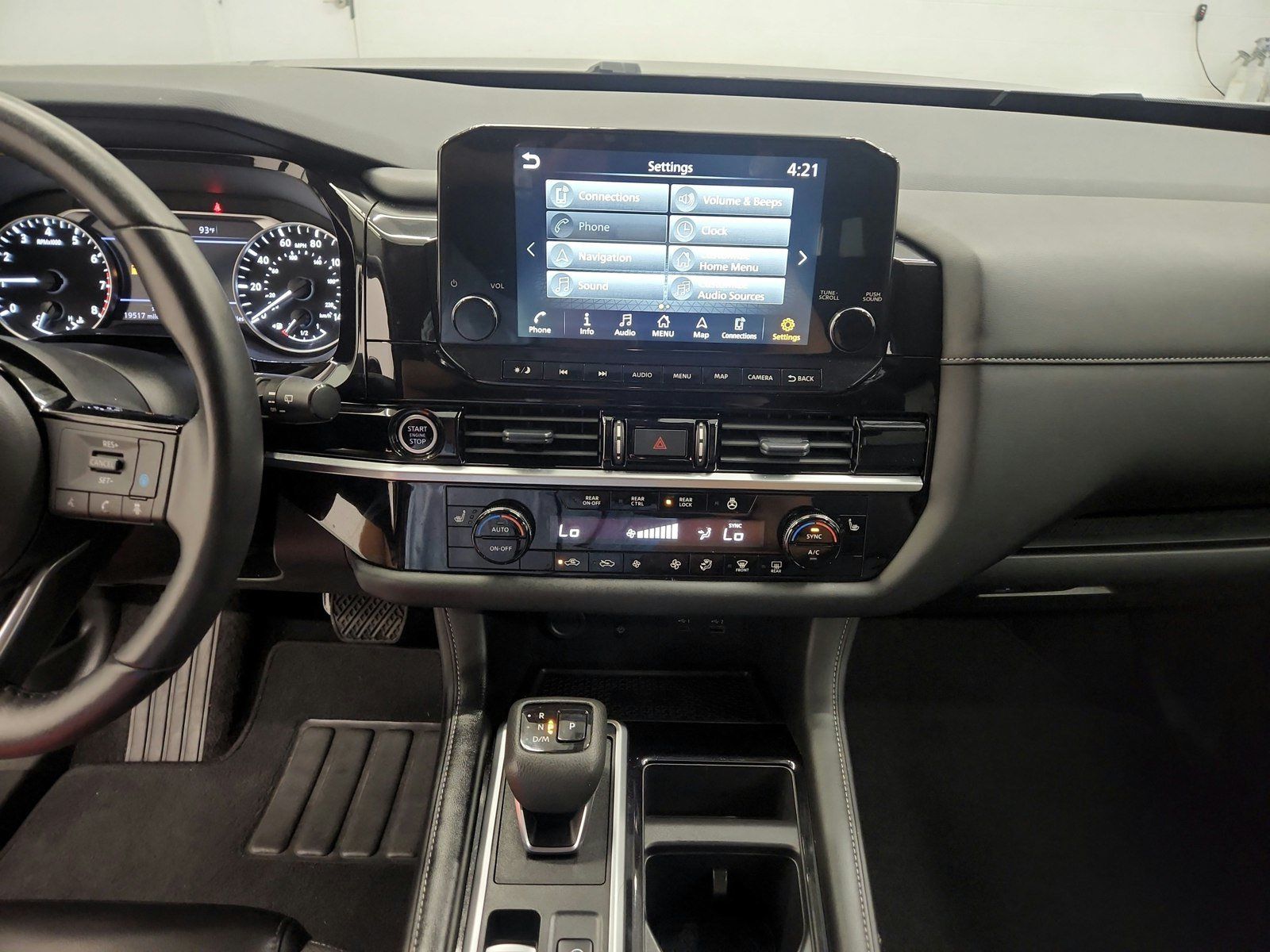 Used 2024 Nissan Pathfinder SL FWD image 41