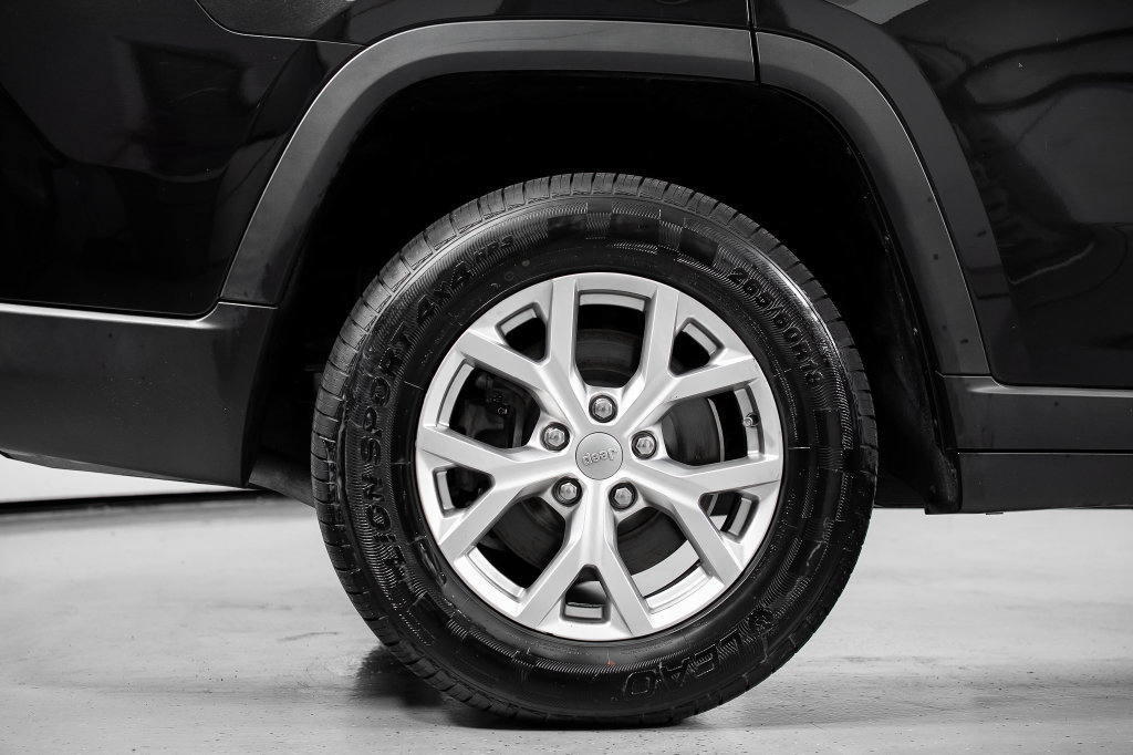 Used 2021 Jeep Grand Cherokee L Limited AWD/4WD image 6