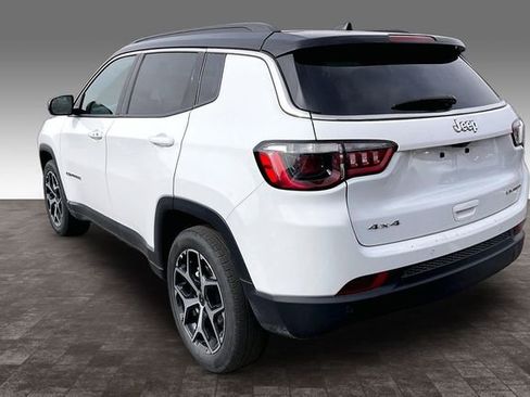 Used 2025 Jeep Compass Limited image 4