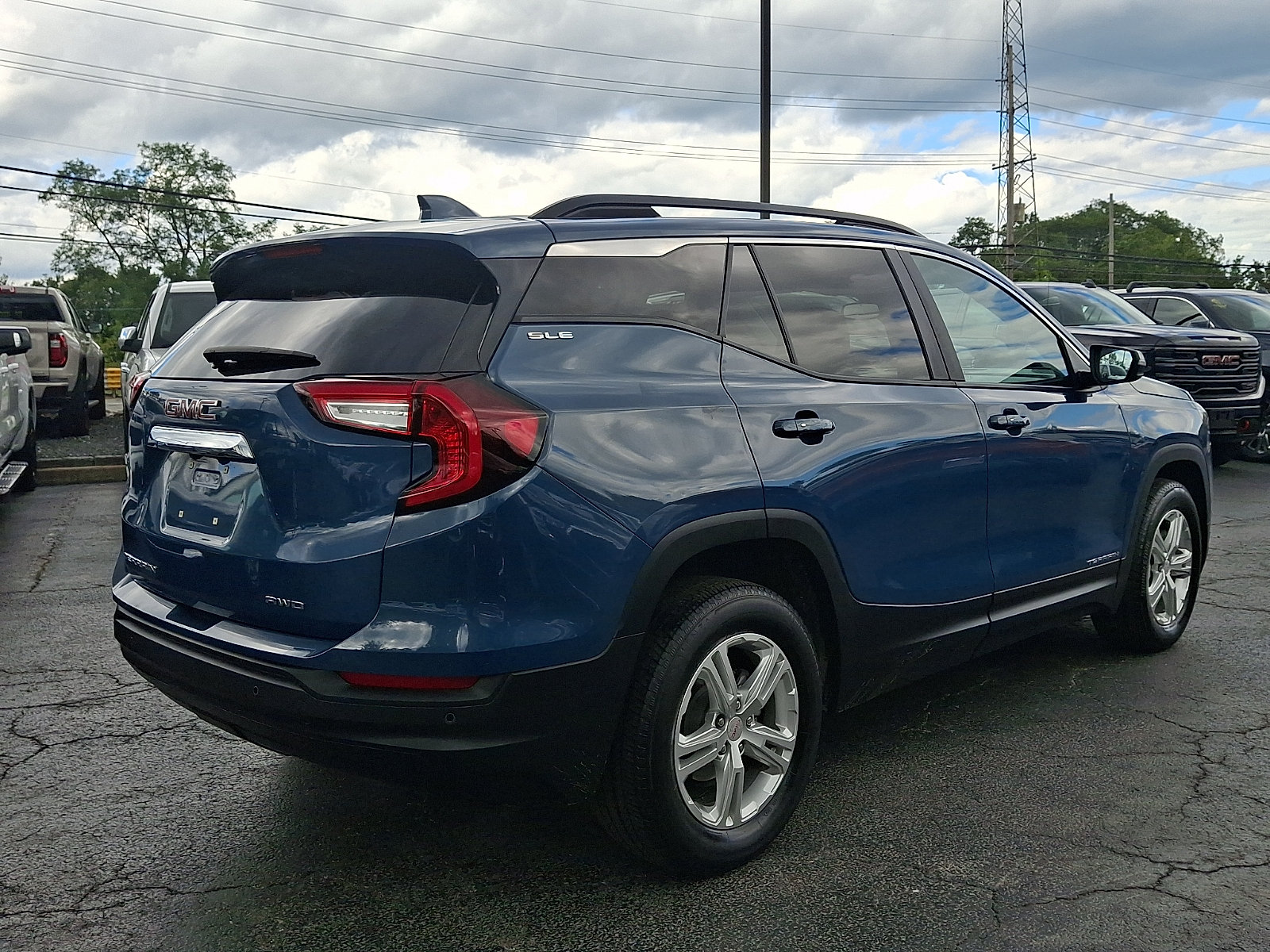 Used 2024 GMC Terrain SLE w/ Driver Convenience Package AWD/4WD image 6