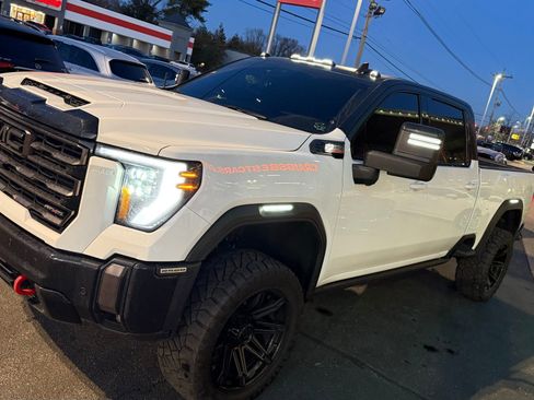 Used 2024 GMC Sierra 2500 AT4X image 15