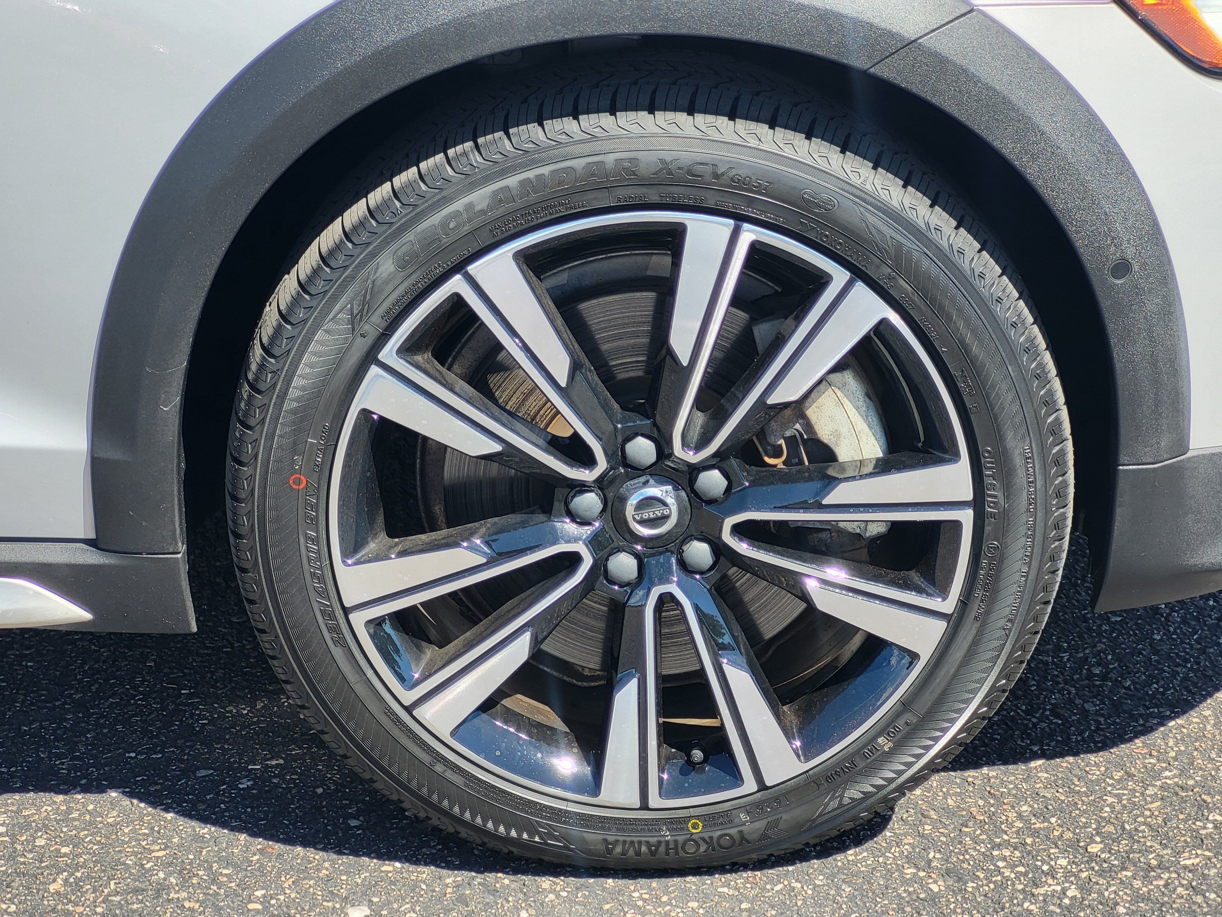 Certified 2024 Volvo V60 B5 Cross Country Ultimate w/ Protection Package Premier AWD/4WD image 8