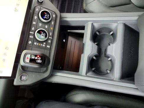 New 2026 Land Rover Defender 130 X-Dynamic SE AWD/4WD image 26