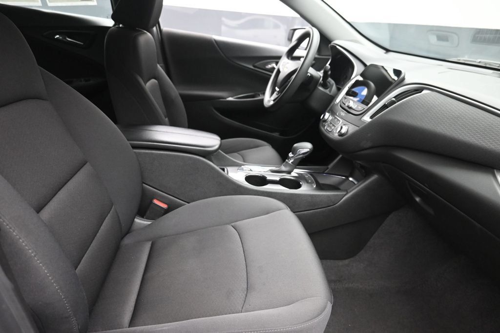 Used 2024 Chevrolet Malibu LT FWD image 9