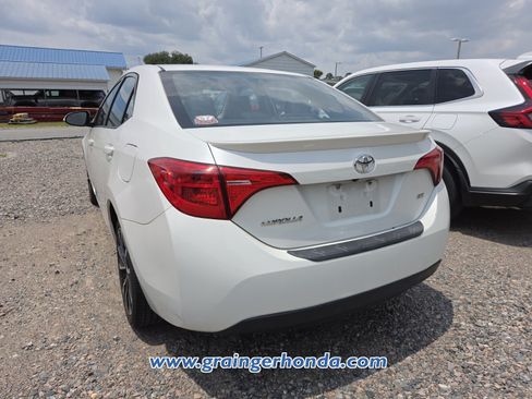 Used 2018 Toyota Corolla SE w/ Carpet Mat Package (TMS) FWD image 9