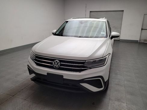 Used 2023 Volkswagen Tiguan SE w/ Panoramic Sunroof Package FWD image 15