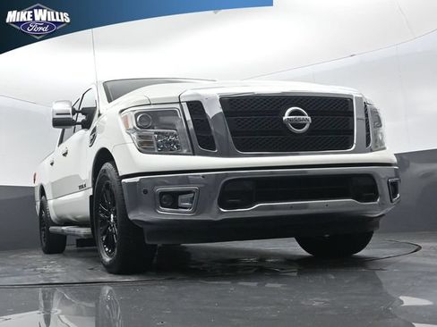 Used 2017 Nissan Titan SL w/ SL Towing Convenience Package RWD image 18