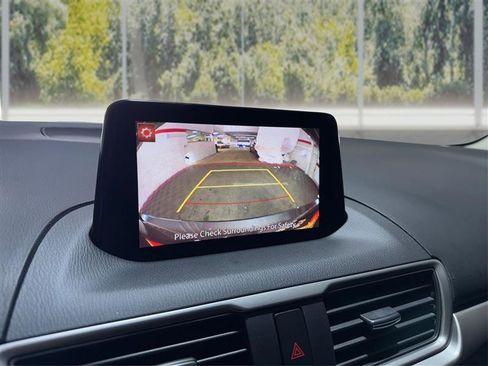 Used 2018 MAZDA MAZDA3 Touring image 23