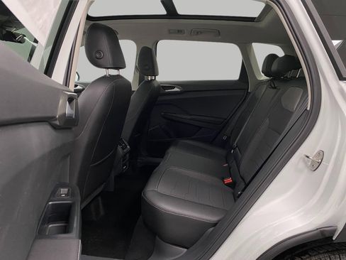 New 2026 Volkswagen Taos SE image 25