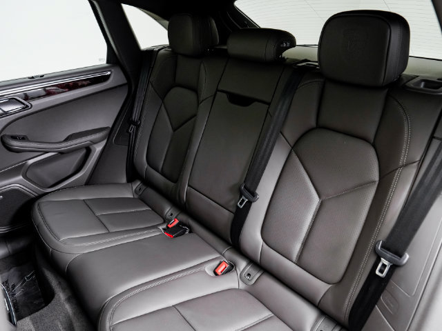 Certified 2026 Porsche Macan AWD/4WD image 24