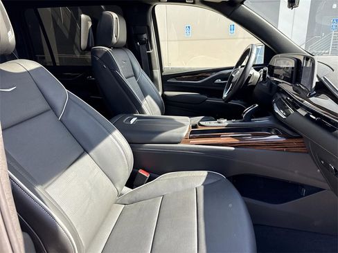 Used 2024 Cadillac Escalade ESV Premium Luxury image 28