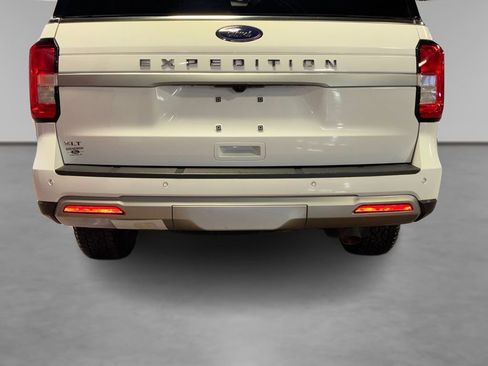 Used 2024 Ford Expedition XLT image 16