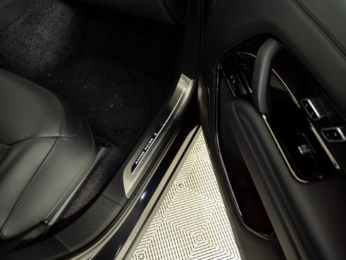 Used 2023 Land Rover Range Rover SV image 28