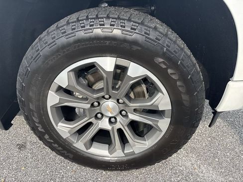 Certified 2024 Chevrolet Silverado 1500 High Country w/ Technology Package AWD/4WD image 33