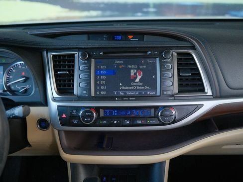 Used 2016 Toyota Highlander Limited FWD image 20