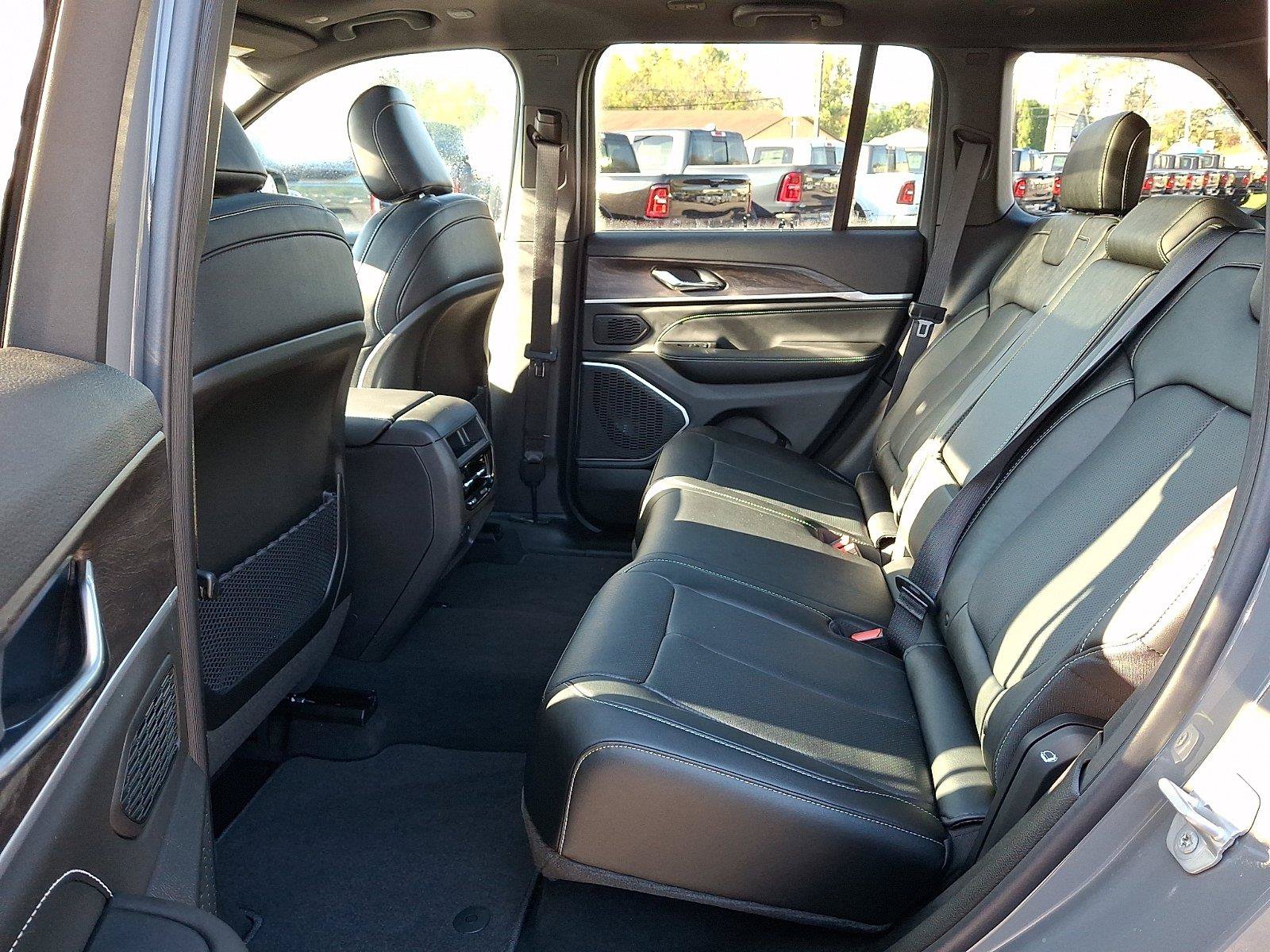 New 2027 Jeep Grand Cherokee Limited AWD/4WD image 6
