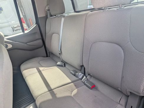 Used 2020 Nissan Frontier SV w/ Midnight Edition Floor Mats RWD image 9
