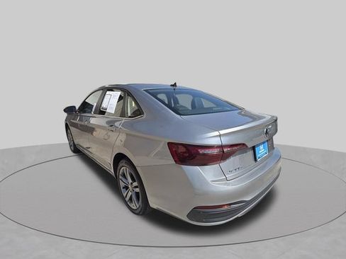 Used 2024 Volkswagen Jetta SE FWD image 3