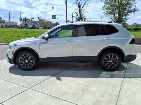 Used 2023 Volkswagen Tiguan SE AWD/4WD image 4