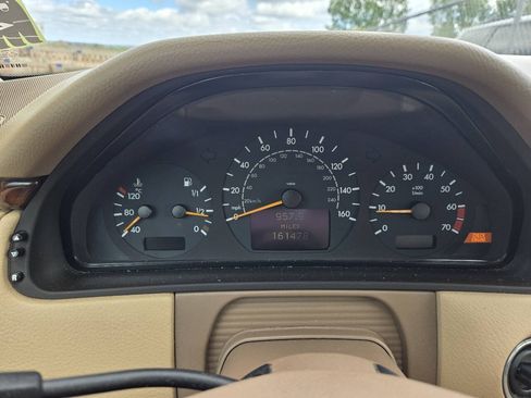 Used 2000 Mercedes-Benz E 320 4MATIC Sedan image 11