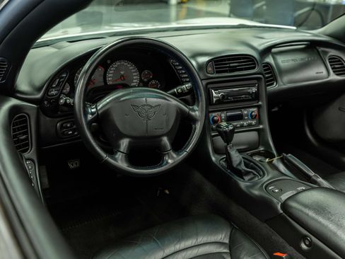 Used 2002 Chevrolet Corvette Convertible w/ Preferred Equipment Group2 RWD image 8