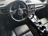 Certified 2024 Porsche Macan image 4