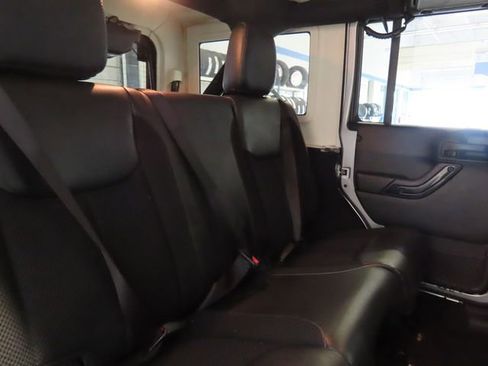 Used 2017 Jeep Wrangler Unlimited Sahara AWD/4WD image 27